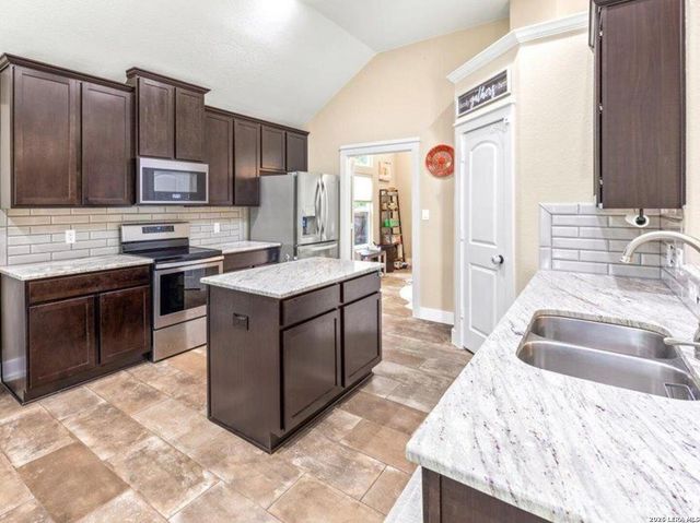 3 Memory Ln, Wimberley, TX 78676