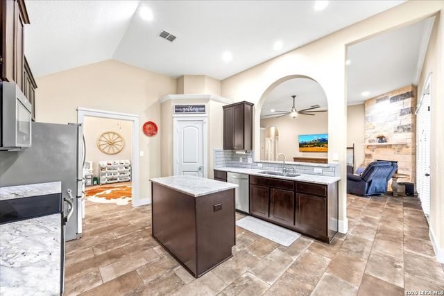 3 Memory Ln, Wimberley, TX 78676
