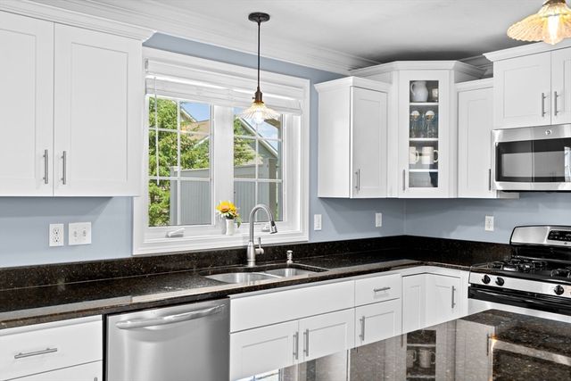 43 N Main St B, Berkley, MA 02779