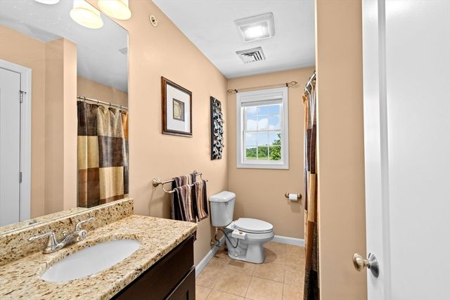 43 N Main St B, Berkley, MA 02779