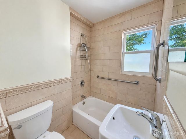 151 Macarthur ave Avenue, Sayreville, NJ 08879