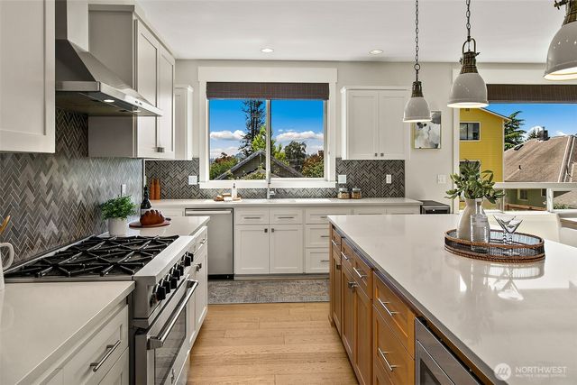 2817 NW 66th Street, Seattle, WA 98117
