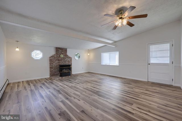 754 W ROUTE 897, Reinholds, PA 17569