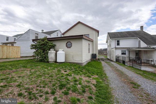 754 W ROUTE 897, Reinholds, PA 17569