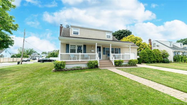 262 N Cedar Street, North Massapequa, NY 11758