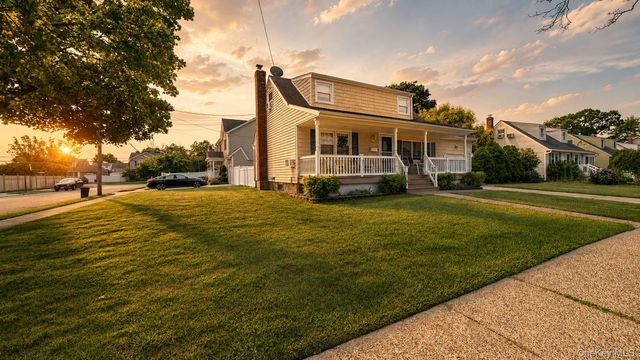 262 N Cedar Street, North Massapequa, NY 11758