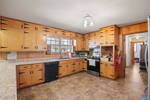 502 NW Pine Street, Hartselle, AL 35640
