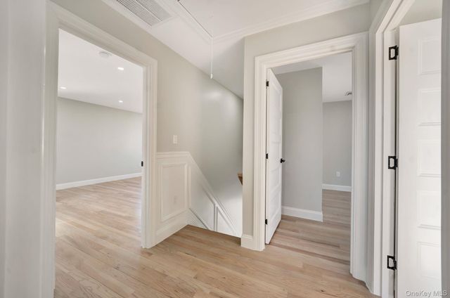 9 Park E, New Hyde Park, NY 11040