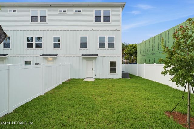 1304 1ST Avenue N, Jacksonville Beach, FL 32250