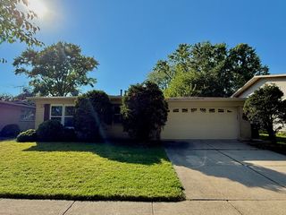 340 N Illinois Avenue, Glenwood, IL 60425