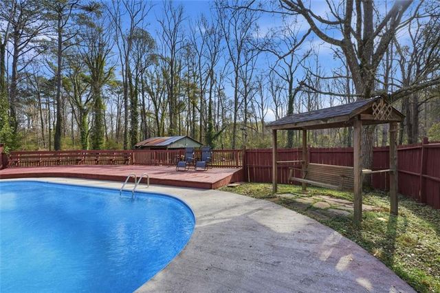 130 THORNTON Drive, Fayetteville, GA 30214