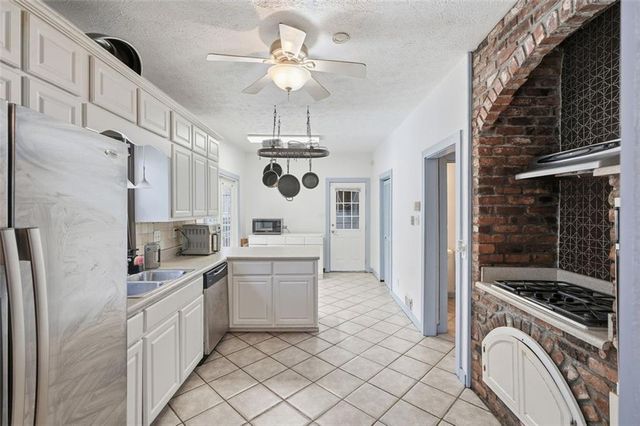 130 THORNTON Drive, Fayetteville, GA 30214