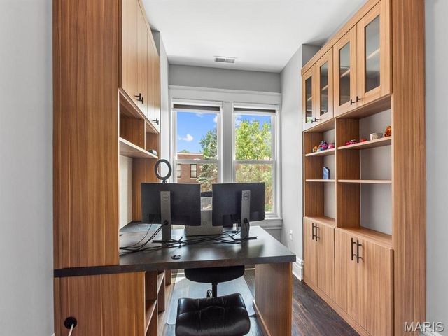 4233 Botanical Avenue, St Louis, MO 63110
