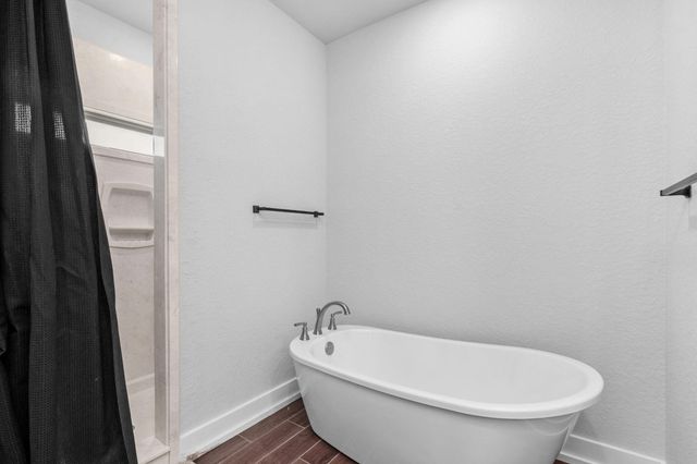 195 Wheat Drive, Crestview, FL 32536