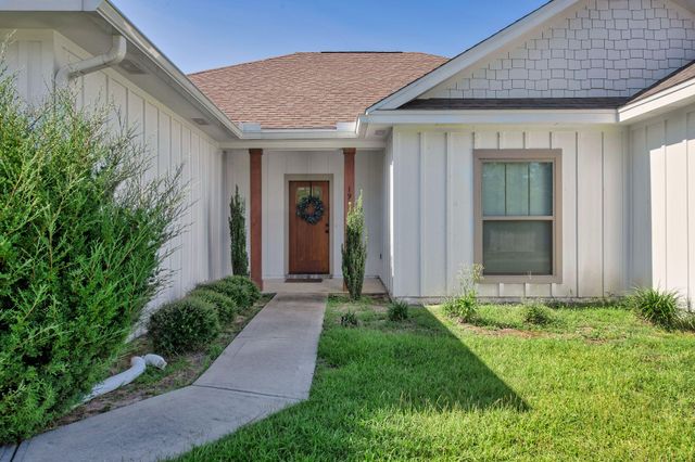 195 Wheat Drive, Crestview, FL 32536