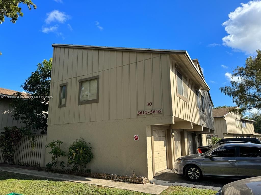 5616 NW 21st St 30-E, Lauderhill, FL 33313