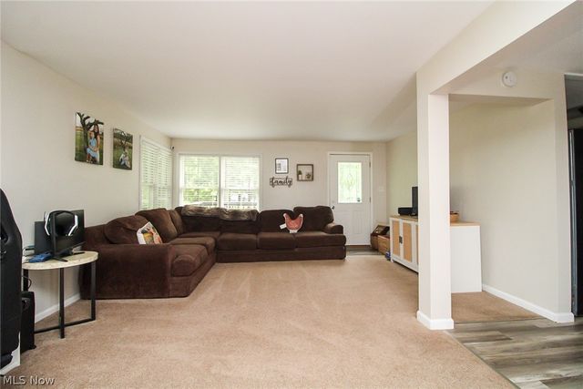 8248 Dawson Drive SE, Warren, OH 44484
