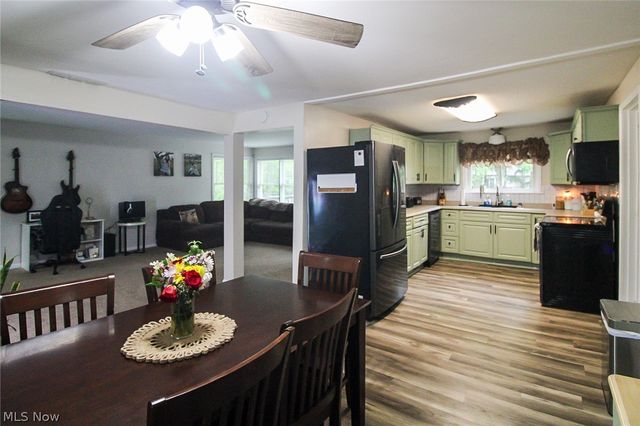 8248 Dawson Drive SE, Warren, OH 44484