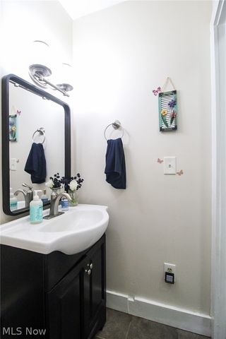 8248 Dawson Drive SE, Warren, OH 44484
