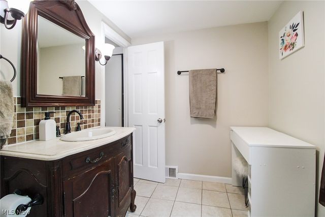 8248 Dawson Drive SE, Warren, OH 44484