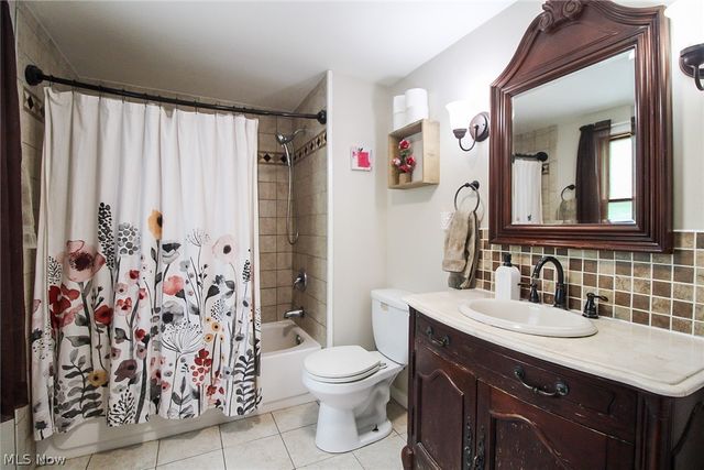8248 Dawson Drive SE, Warren, OH 44484