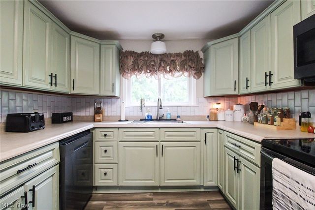 8248 Dawson Drive SE, Warren, OH 44484