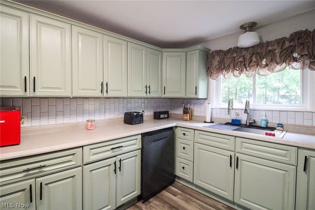 8248 Dawson Drive SE, Warren, OH 44484