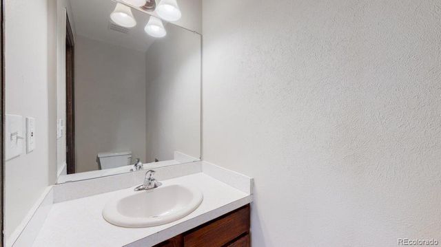 5745 W 2nd Avenue, Lakewood, CO 80226