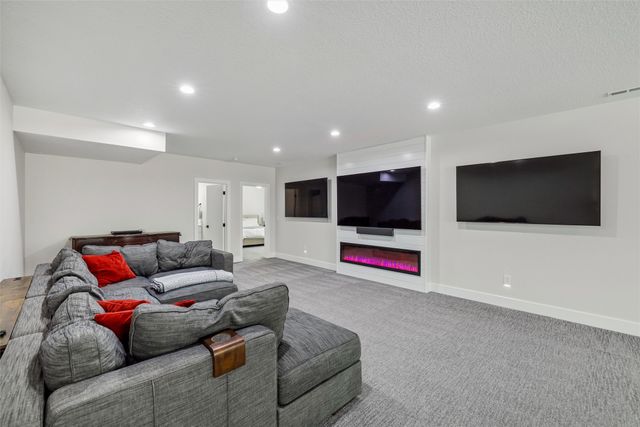 17636 Aurora Drive, Clive, IA 50325
