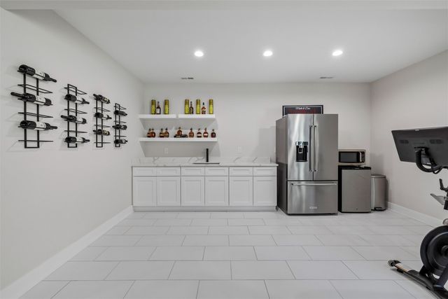 17636 Aurora Drive, Clive, IA 50325