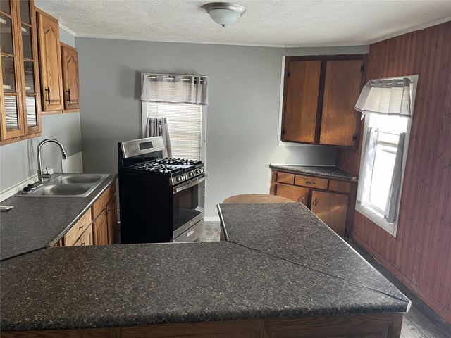 633 E 11TH Street, Erie, PA 16503