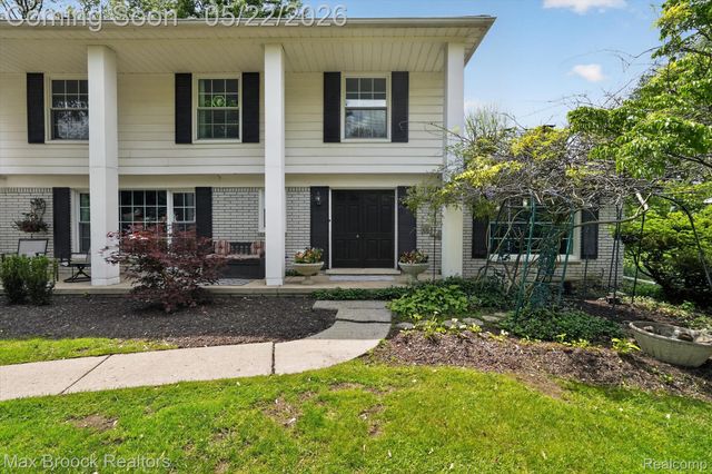 7456 Glengrove Drive, Bloomfield Charter Township, MI 48301