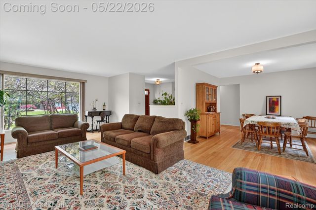 7456 Glengrove Drive, Bloomfield Charter Township, MI 48301