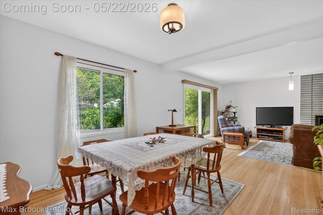 7456 Glengrove Drive, Bloomfield Charter Township, MI 48301