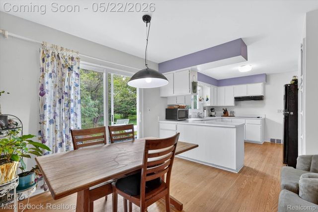 7456 Glengrove Drive, Bloomfield Charter Township, MI 48301