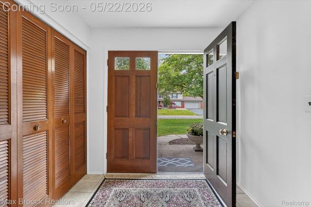 7456 Glengrove Drive, Bloomfield Charter Township, MI 48301