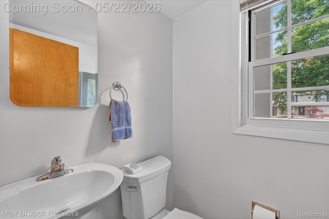 7456 Glengrove Drive, Bloomfield Charter Township, MI 48301