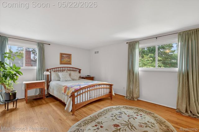 7456 Glengrove Drive, Bloomfield Charter Township, MI 48301