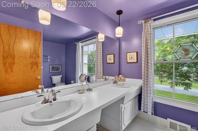 7456 Glengrove Drive, Bloomfield Charter Township, MI 48301