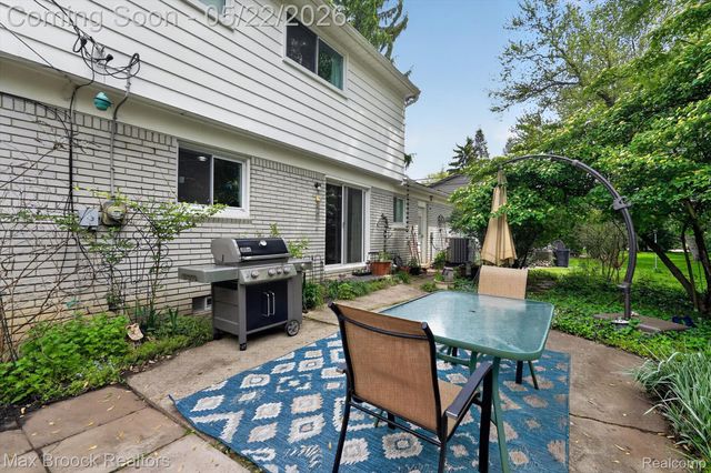 7456 Glengrove Drive, Bloomfield Charter Township, MI 48301