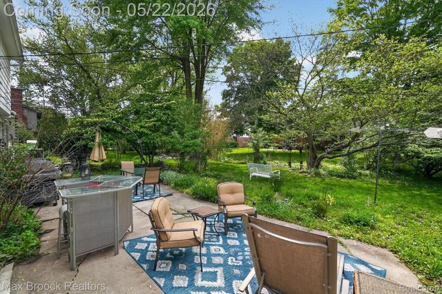 7456 Glengrove Drive, Bloomfield Charter Township, MI 48301
