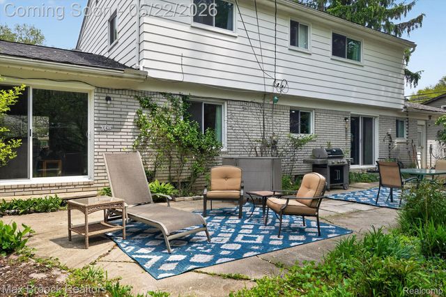 7456 Glengrove Drive, Bloomfield Charter Township, MI 48301