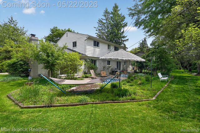 7456 Glengrove Drive, Bloomfield Charter Township, MI 48301