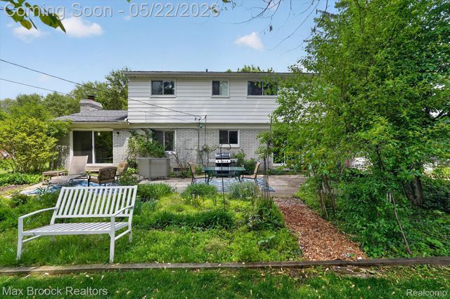 7456 Glengrove Drive, Bloomfield Charter Township, MI 48301