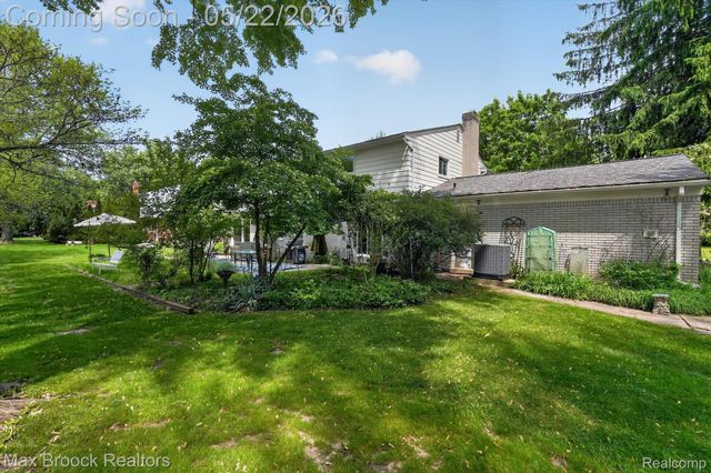 7456 Glengrove Drive, Bloomfield Charter Township, MI 48301