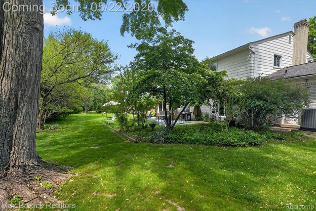 7456 Glengrove Drive, Bloomfield Charter Township, MI 48301