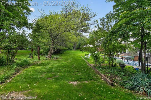 7456 Glengrove Drive, Bloomfield Charter Township, MI 48301