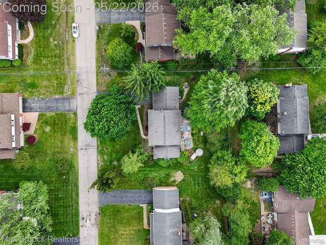 7456 Glengrove Drive, Bloomfield Charter Township, MI 48301