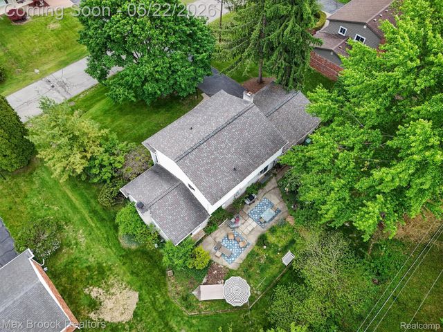7456 Glengrove Drive, Bloomfield Charter Township, MI 48301