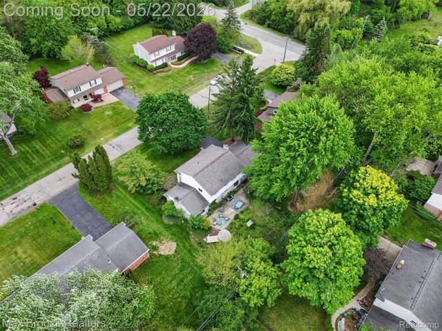 7456 Glengrove Drive, Bloomfield Charter Township, MI 48301